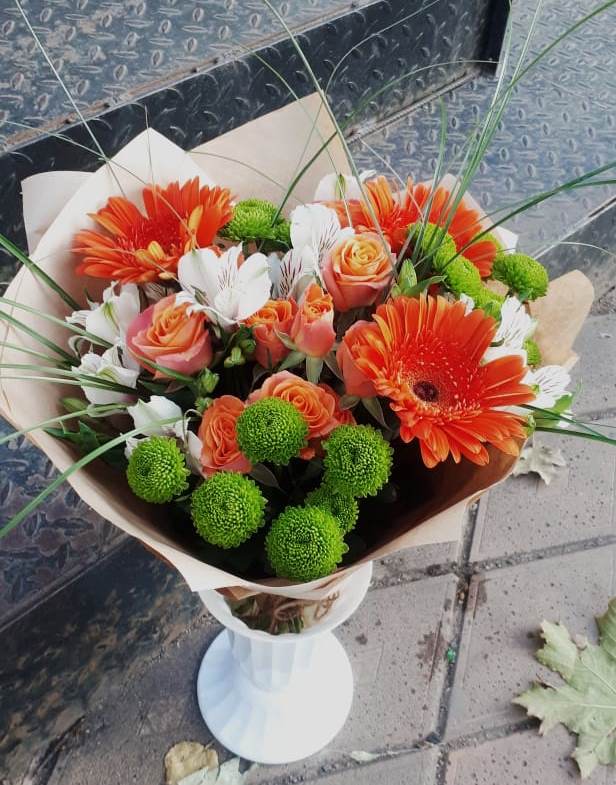 Букет цветов из: Герберы, Хризантемы, Альстромерии и Розы в Рыбном