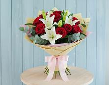 Букет цветов из:  Лилии и Розы в Рыбном