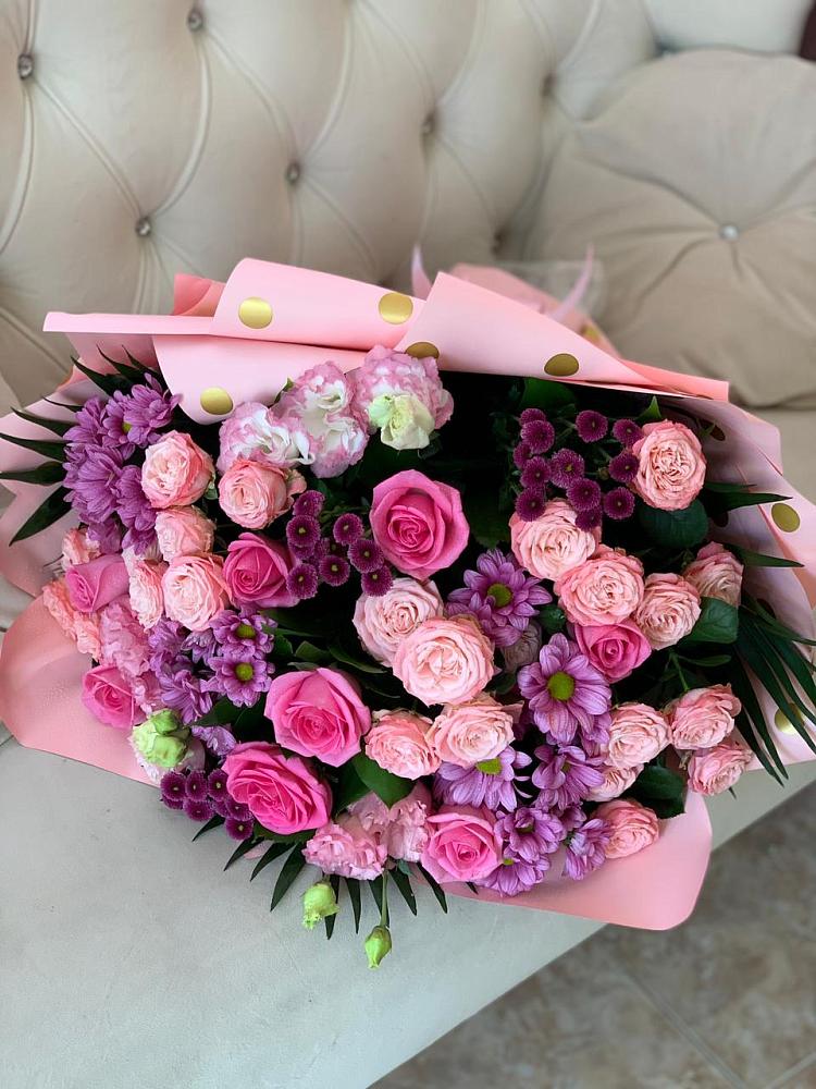 Букет цветов из: Хризантемы, Розы и Лизиантусы в Рыбном