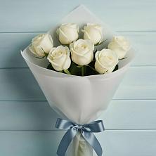 Букет 7 Белых роз Эдлесс Лав в Рыбном