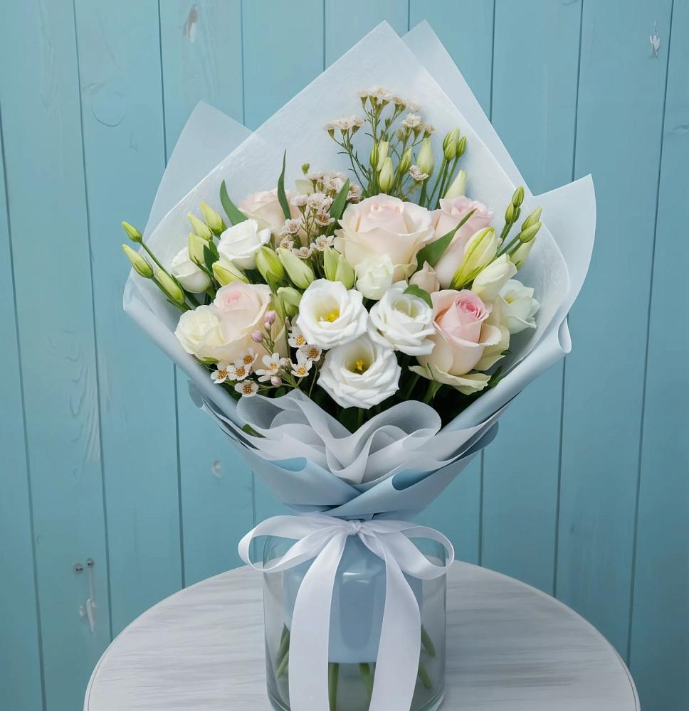 Букет цветов из: Розы и Лизиантусы в Рыбном