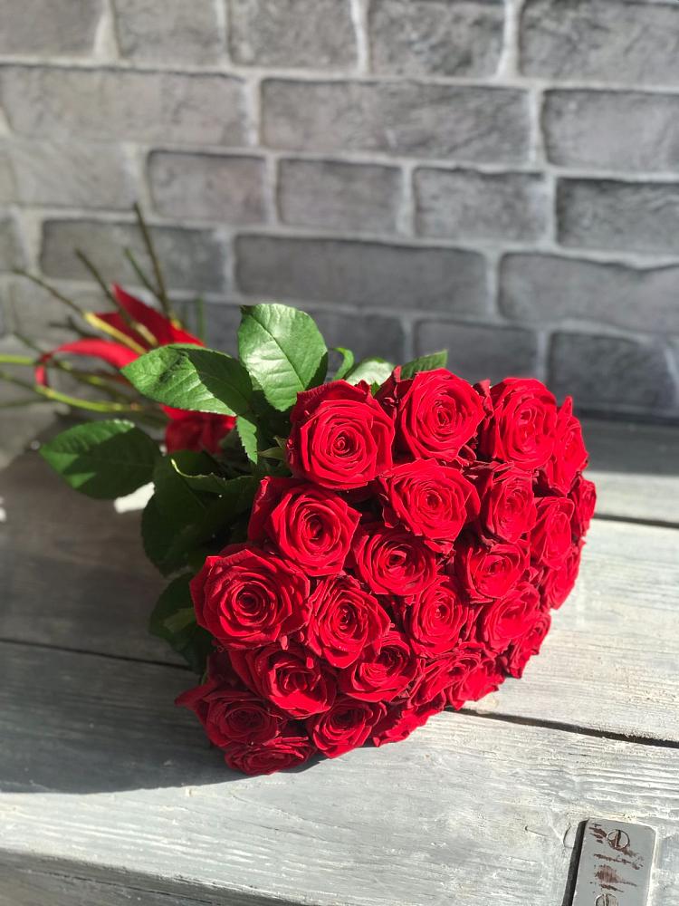 Букет Красные розы Фридом в Рыбном