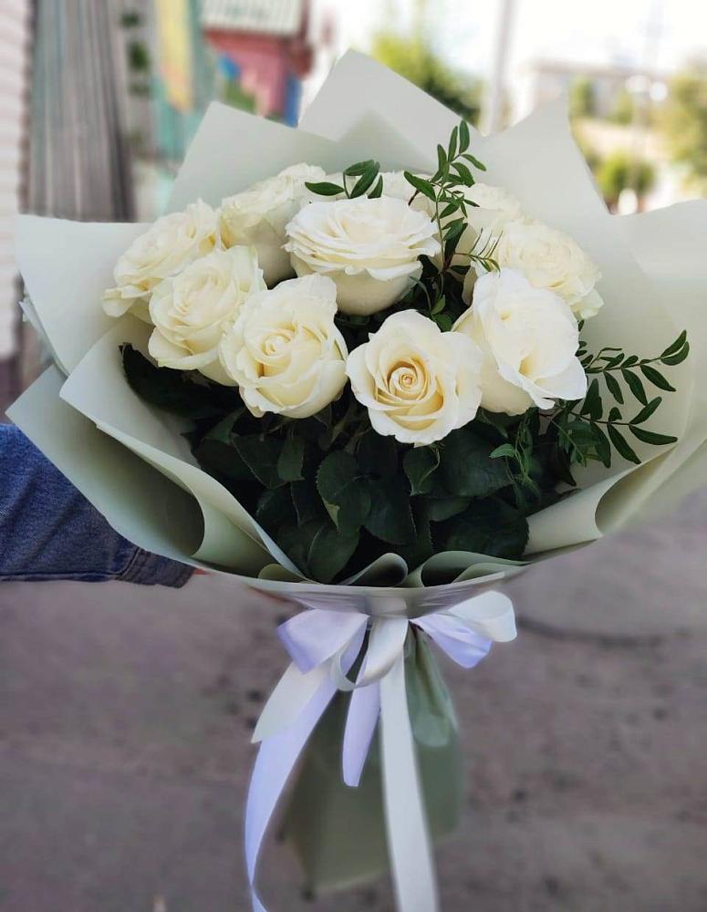 Букет Белые розы Проуд в Рыбном
