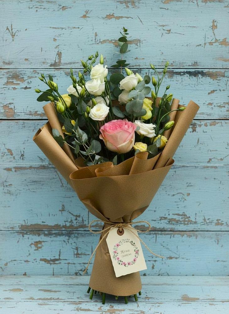 Букет цветов из: Розы и Лизиантусы в Рыбном