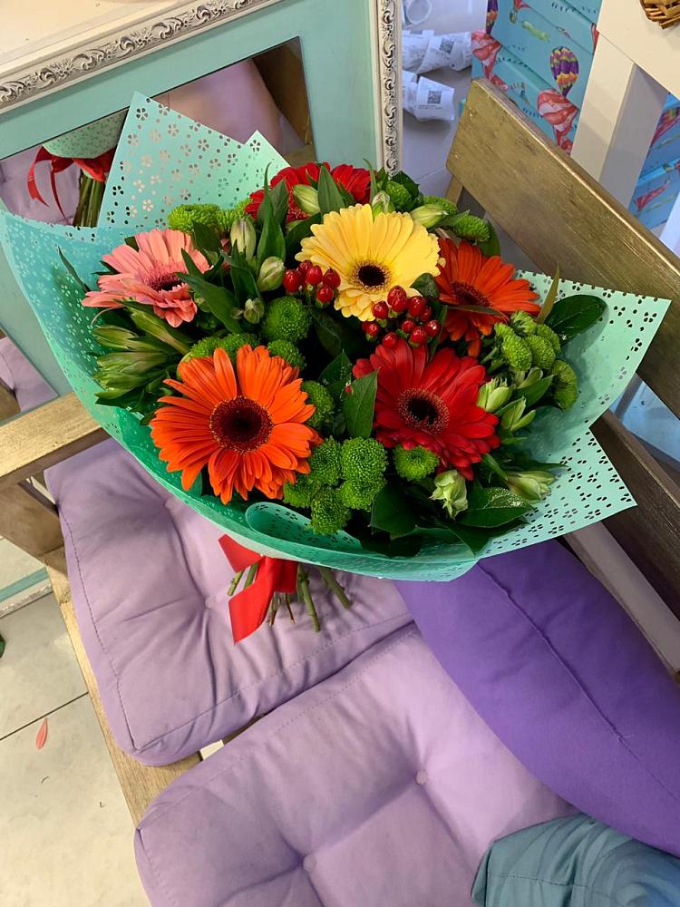 Букет цветов из: Герберы, Хризантемы и Альстромерии в Рыбном