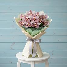 Букет цветов из:  Орхидеи и Розы в Рыбном