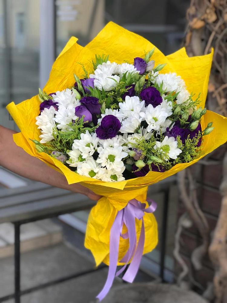 Букет цветов из: Ирисы, Хризантемы и Ромашки в Рыбном