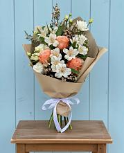 Букет цветов из:  Альстромерии, Лизиантусы, Розы и Хризантемы в Рыбном