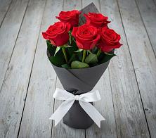 Букет 5 Красных роз Эдлесс Лав в Рыбном