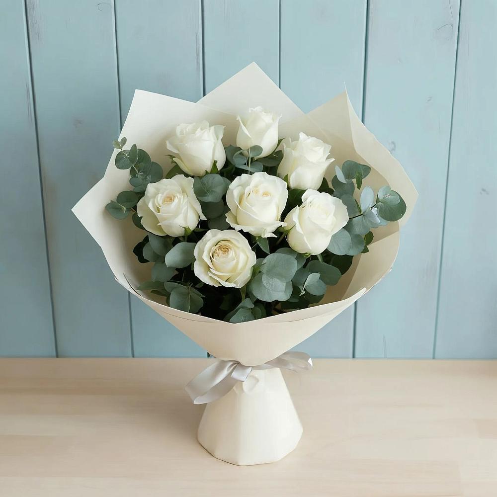 Букет Белые розы в Эвкалипте в Рыбном