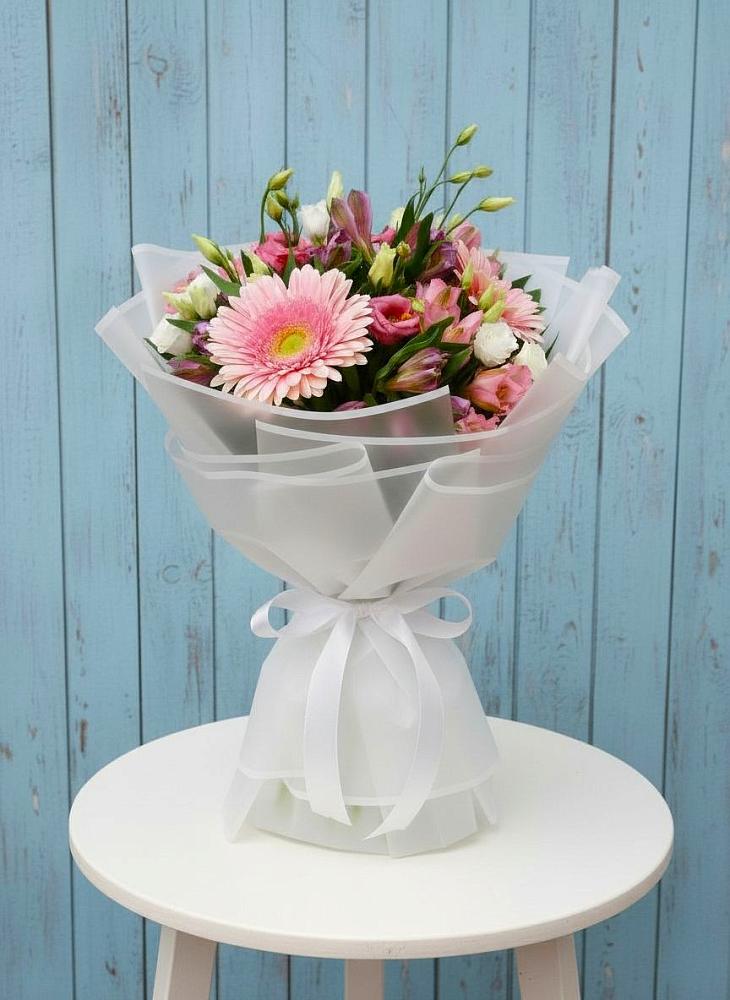 Букет цветов из: Герберы, Альстромерии и Лизиантусы в Рыбном