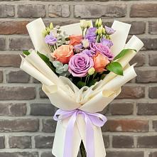 Букет цветов из:  Лизиантусы и Розы в Рыбном