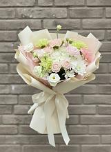 Букет цветов из:  Гвоздики, Розы, Лизиантусы и Хризантемы в Рыбном