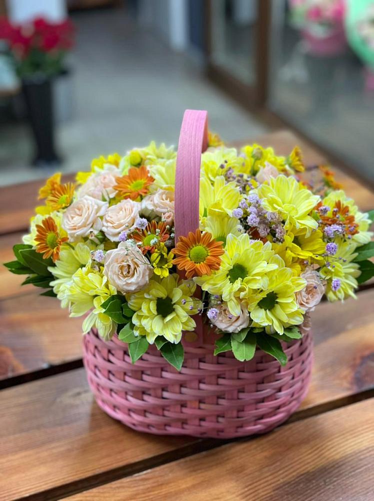 Цветочная композиция из Хризантемы и Розы в корзине в Рыбном