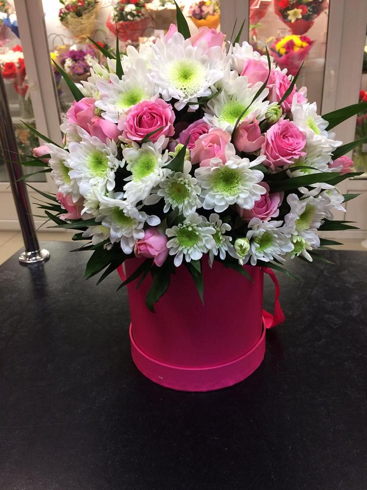 Цветочная композиция из Розы и Хризантемы в шляпной коробке в Рыбном