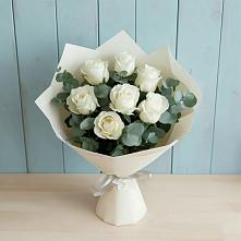 Букет Белые розы в Эвкалипте в Рыбном