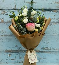 Букет цветов из:  Розы и Лизиантусы в Рыбном