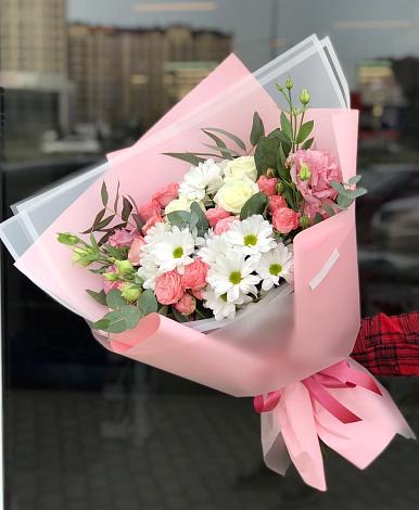 Букет цветов из: Розы, Лизиантусы и Хризантемы в Рыбном