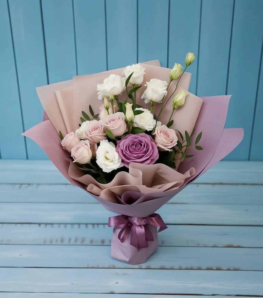 Букет цветов из: Розы и Лизиантусы в Рыбном